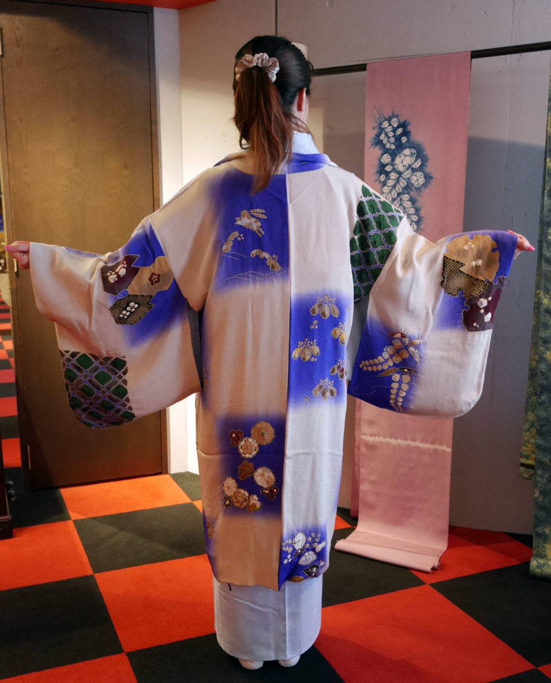 今日の着物美人さん 紬糸の復刻版大島紬、じざいやオリジナル羽織と